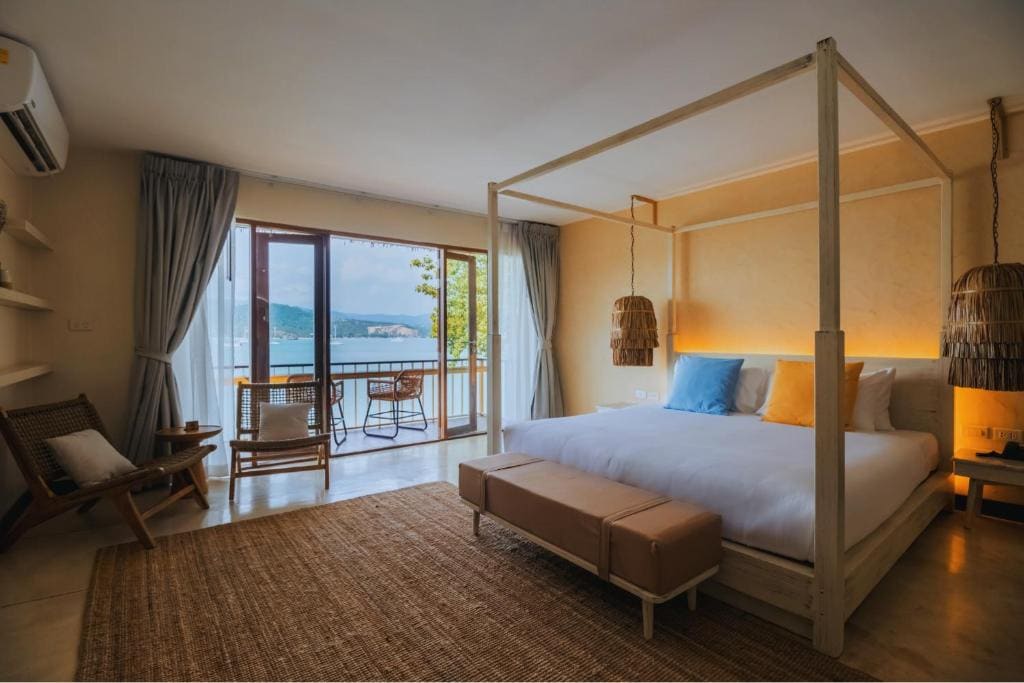 Grand Deluxe Sea View with Bathtub room - Image 1