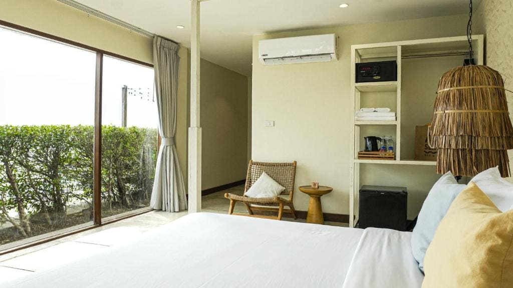 Deluxe Sea View room - Image 3