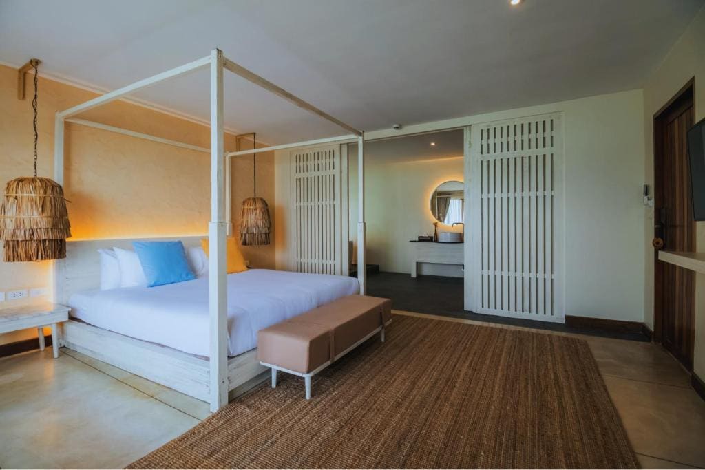 Grand Deluxe Sea View with Bathtub room - Image 2