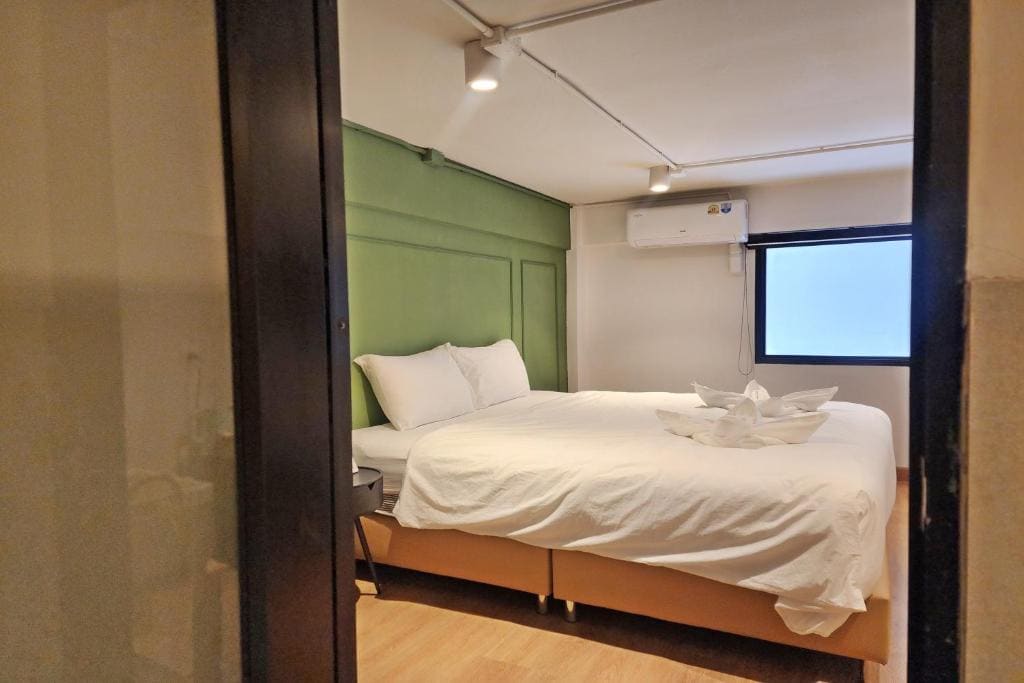 Deluxe King Room room - Image 2