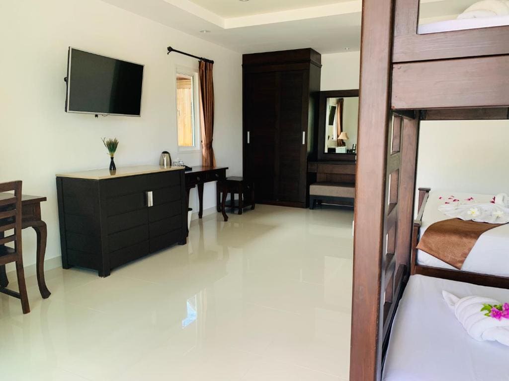 Grand Deluxe Family Suite room - Image 3