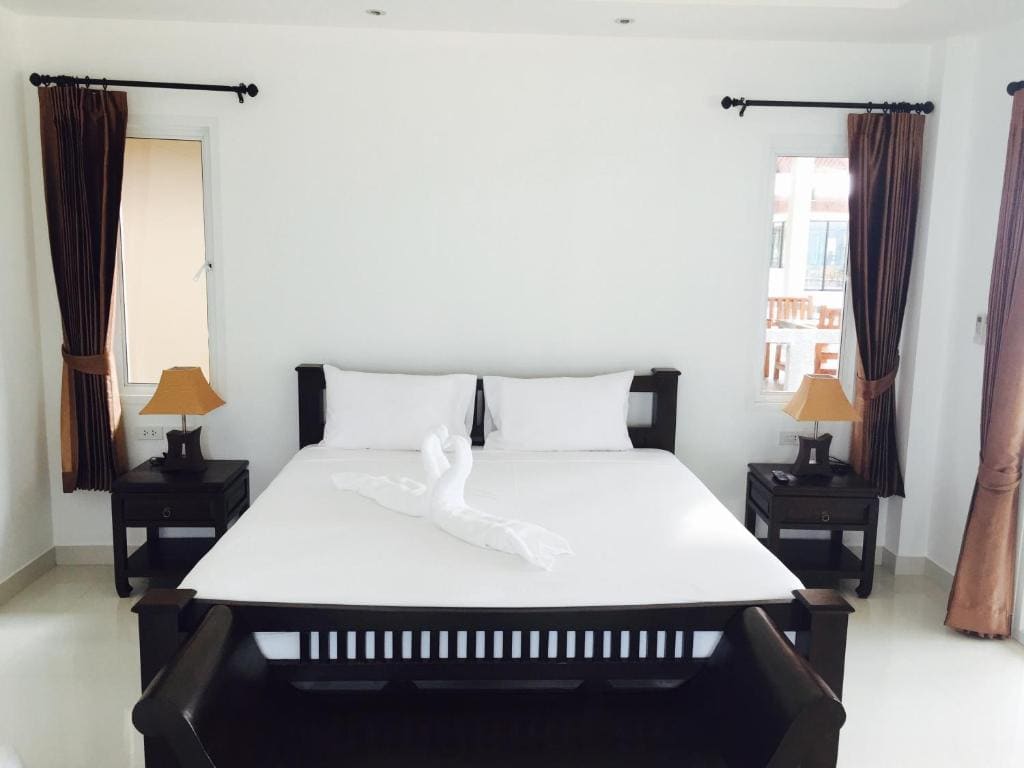 Deluxe Two-Bedroom Family Bungalow room - Image 2
