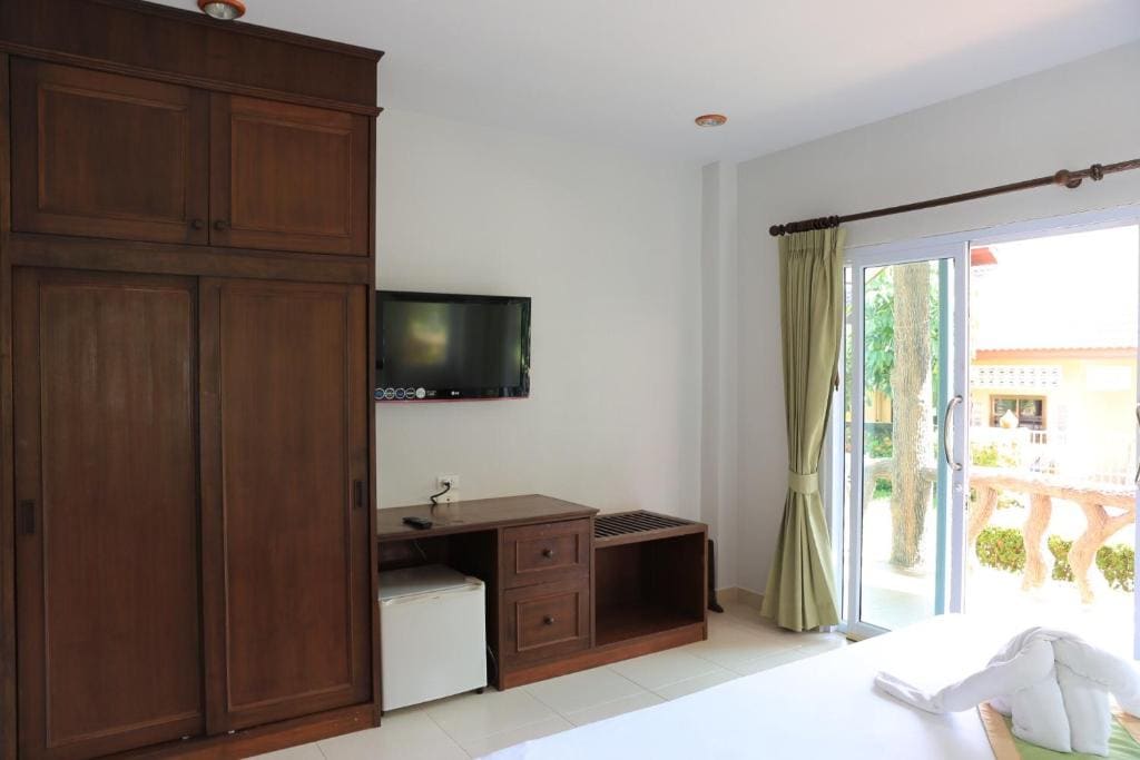 Deluxe Bungalow room - Image 3