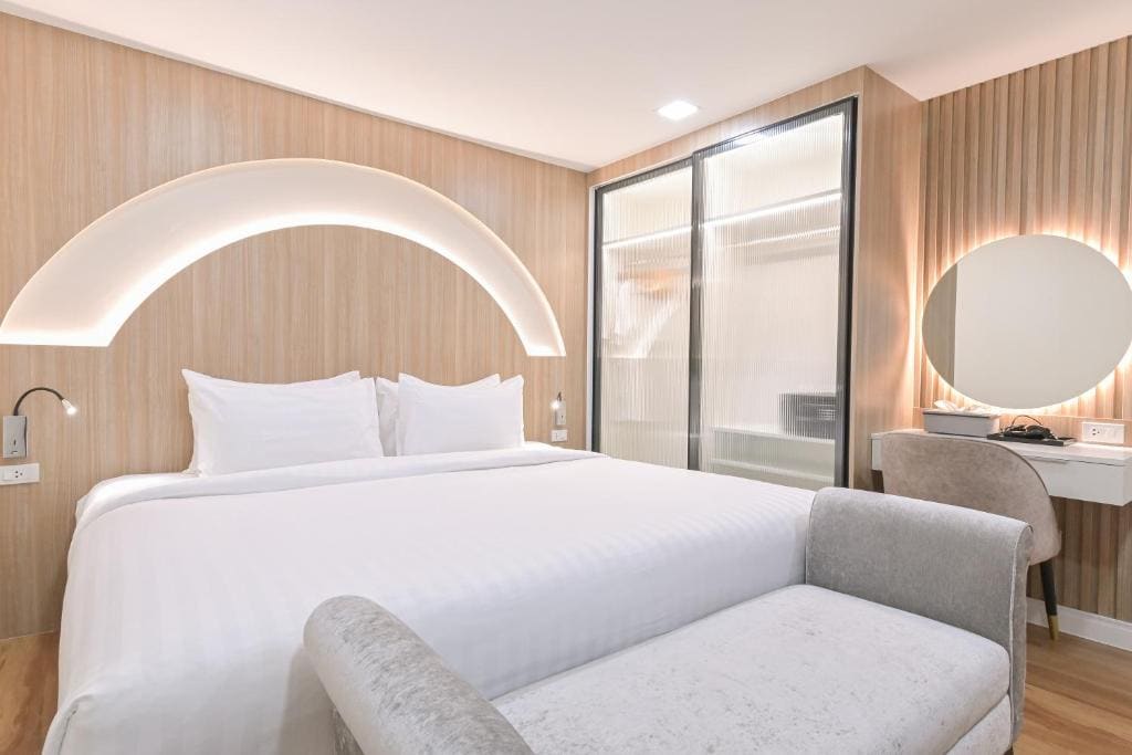 Suite Double Room with Jacuzzi room - Image 2