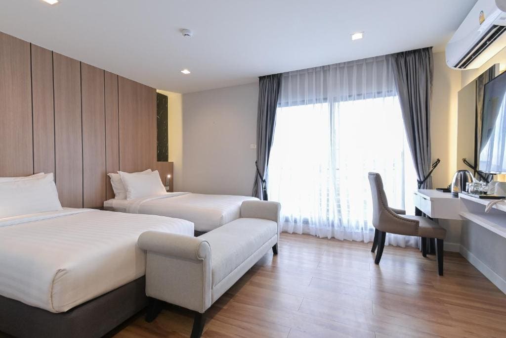 Deluxe King Room room - Image 3