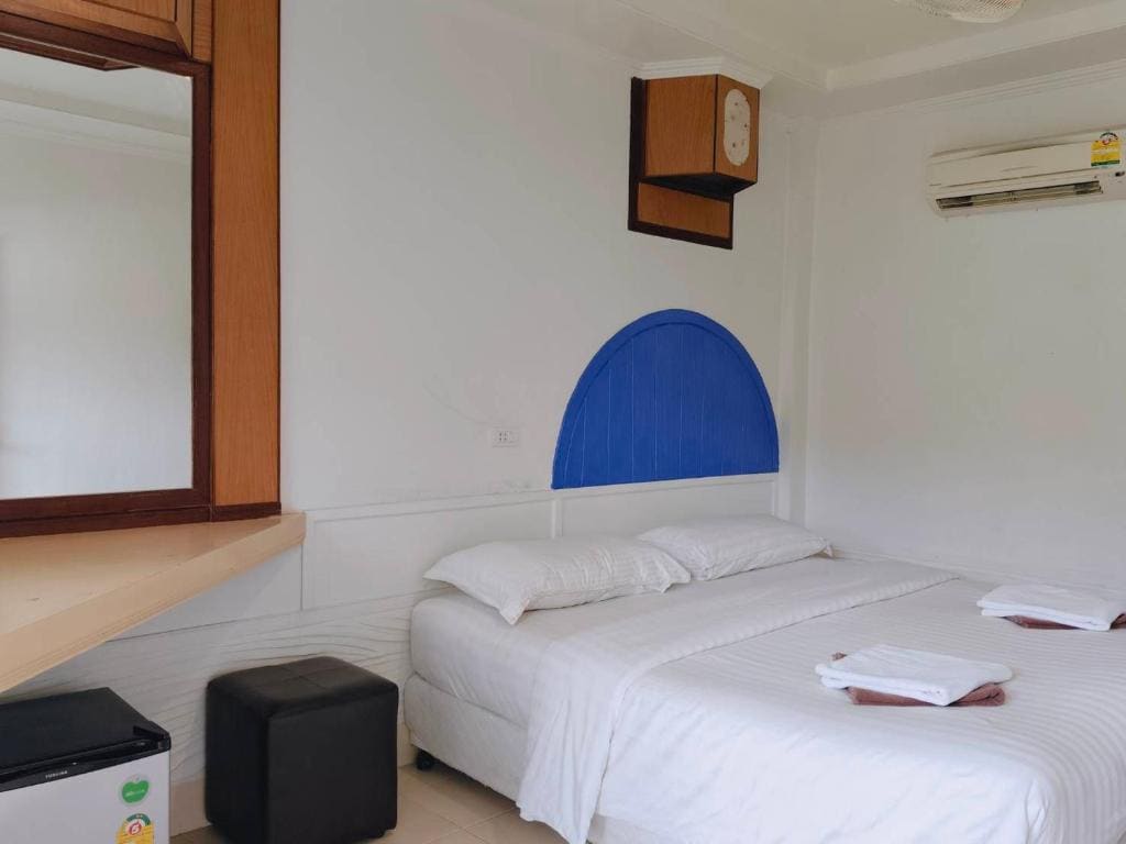 Small Double Room with Fan room - Image 2