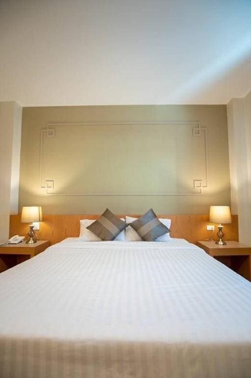 Deluxe Room room - Image 2