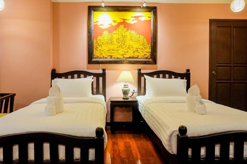 Deluxe Twin Room room - Image 1