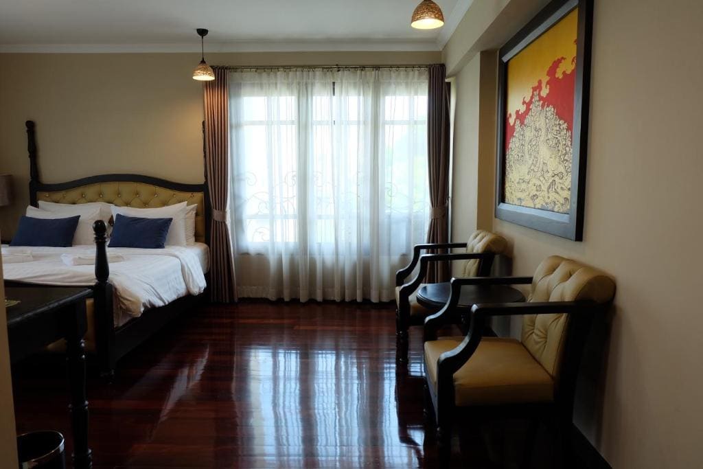 Grand Deluxe Double Room with Bathtub room - Image 3