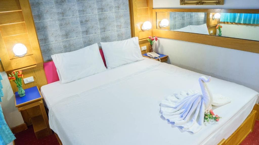 Small Double Room room - Image 2