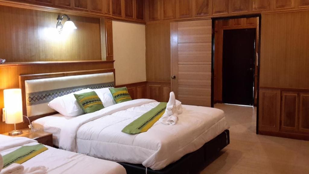 Superior Family Room room - Image 1