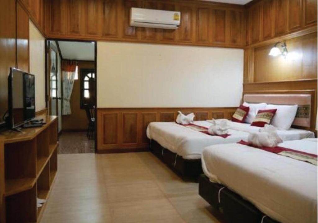 Superior Family Room room - Image 3