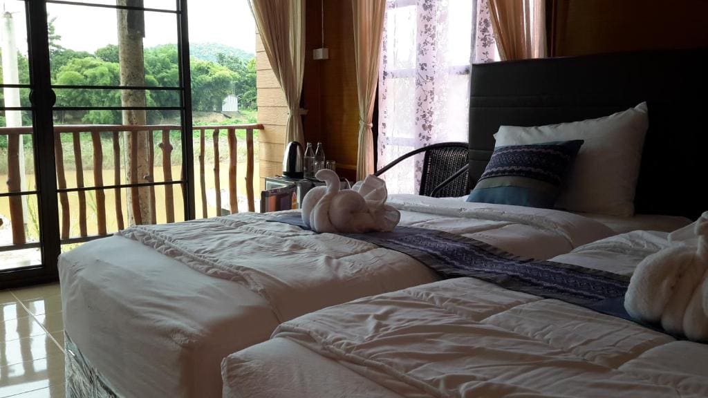 Deluxe Twin Room room - Image 2