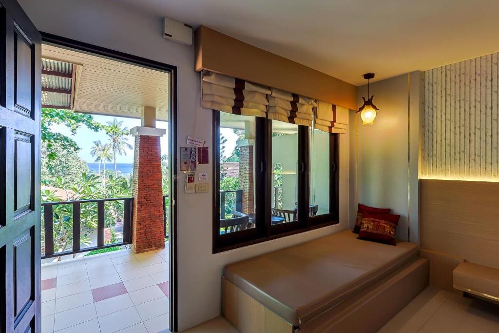Deluxe Hillside Twin Room room - Image 3
