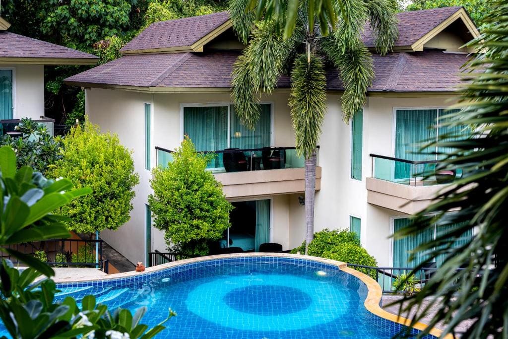 Superior Double Room with Pool View room - Image 3