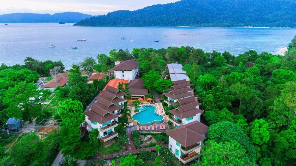 Superior Double Room with Pool View room - Image 1
