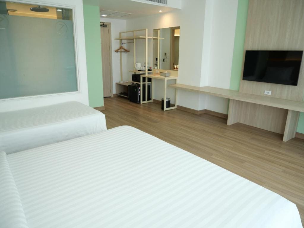 Deluxe Triple Room room - Image 1