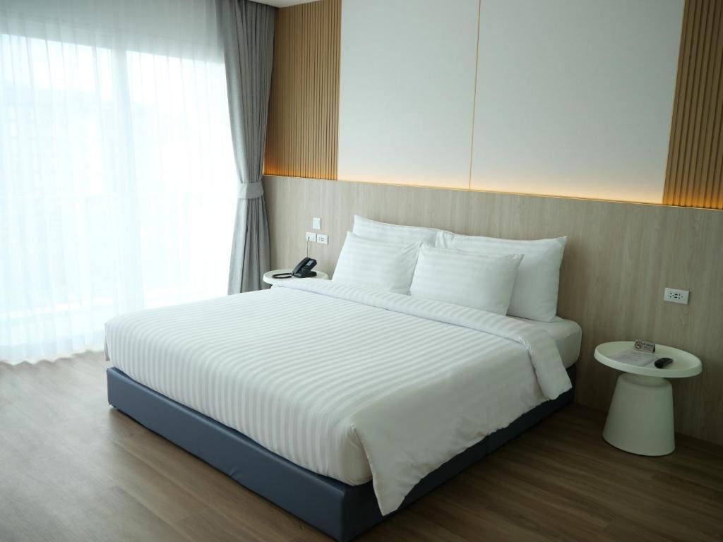 Deluxe Double or Twin Room with Spa Bath room - Image 1