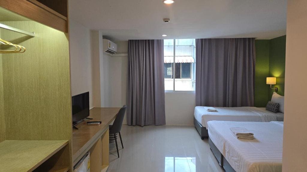 Deluxe Triple Room - Building 1 room - Image 3