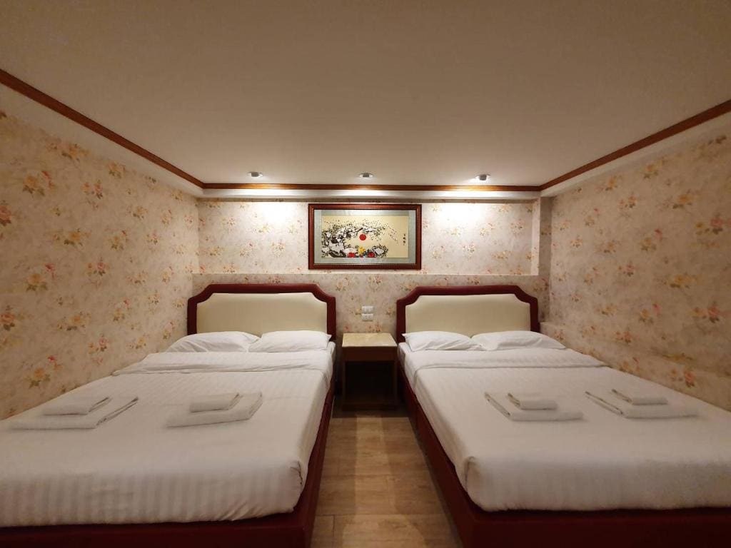 Deluxe Family Room room - Image 1