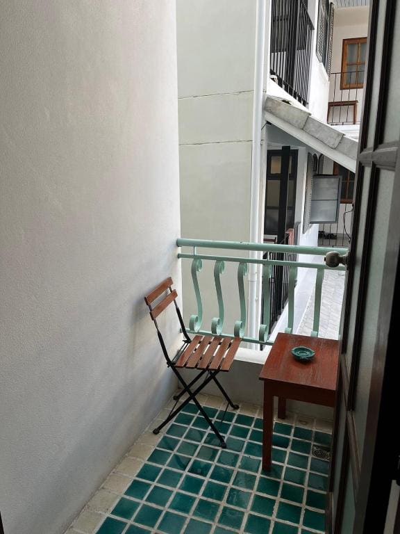 Standard King Room with Balcony room - Image 1