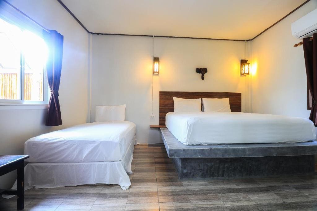 Bungalow - Beach Front room - Image 3