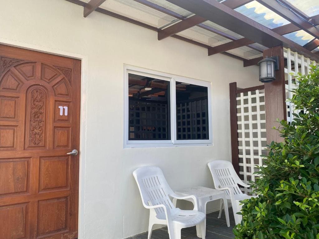 One-Bedroom Cottage room - Image 1