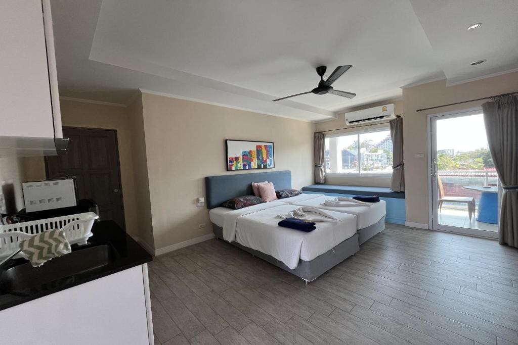 Deluxe Studio room - Image 2