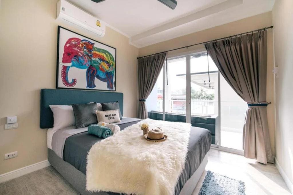 Apartment with Pool View room - Image 2