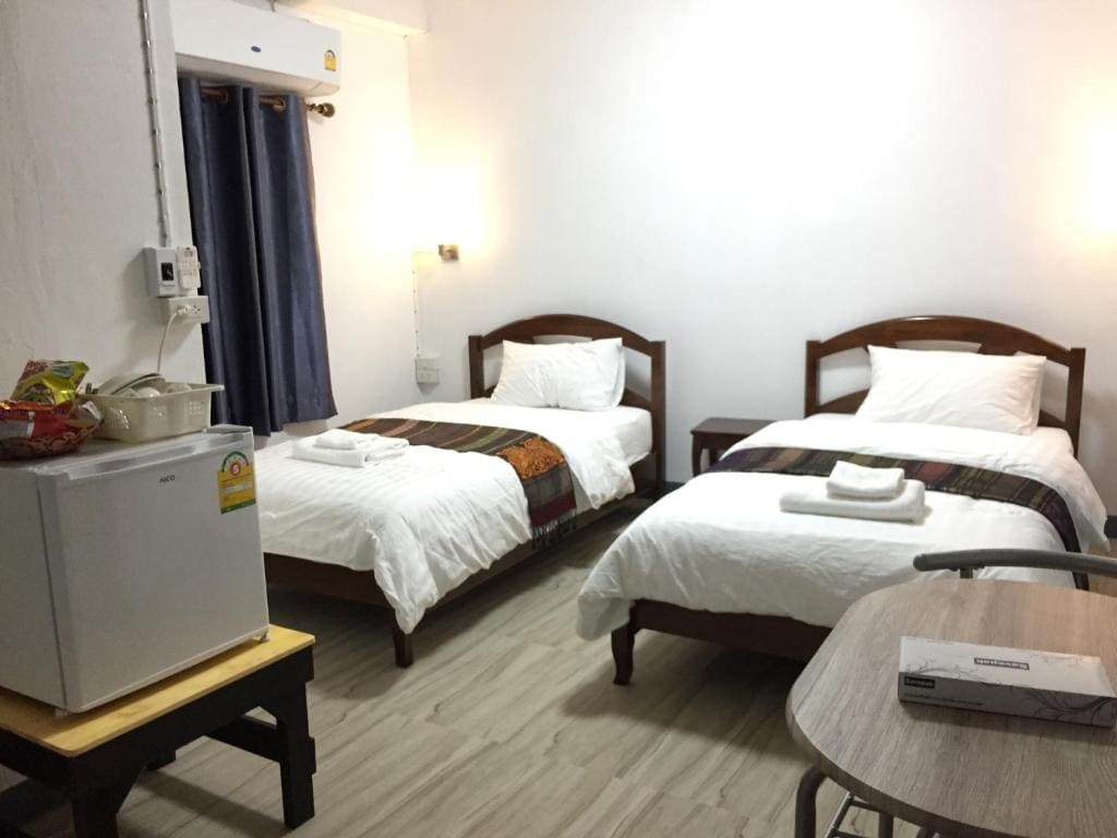 Twin Room with Bathroom room - Image 3