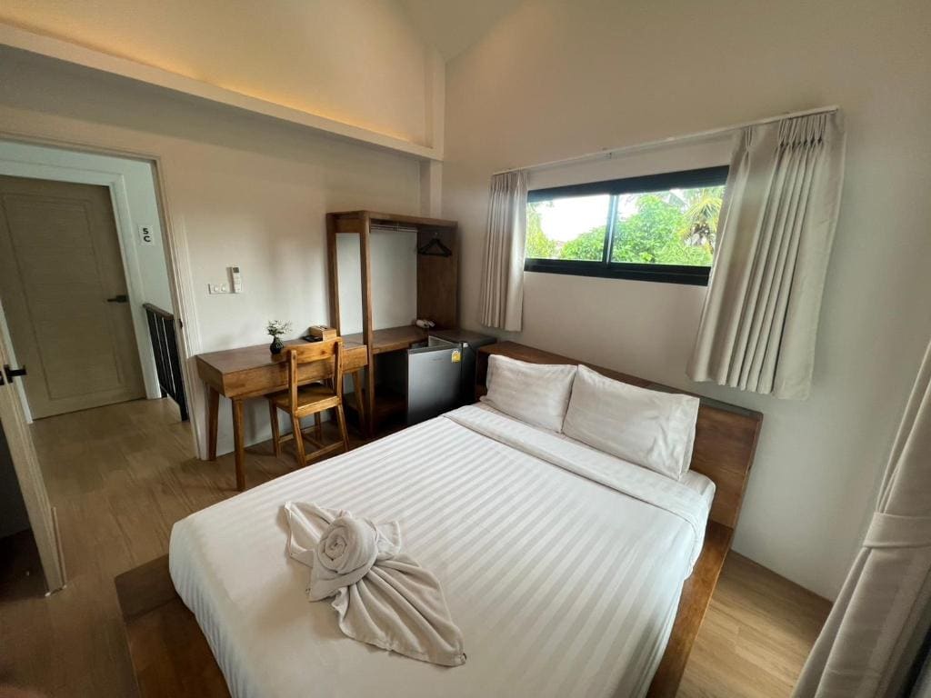 Double Room with Balcony room - Image 3