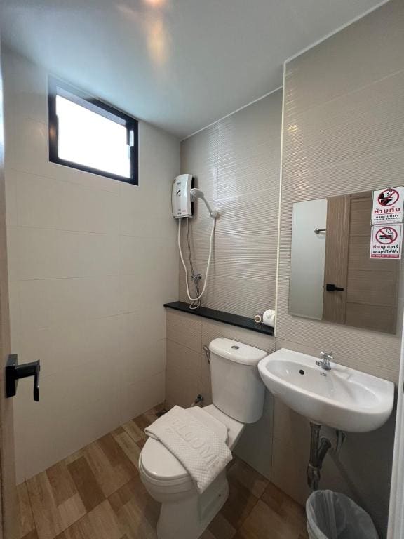 Double Room with Balcony room - Image 2
