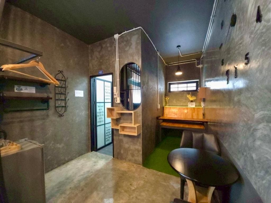 Family Room room - Image 1