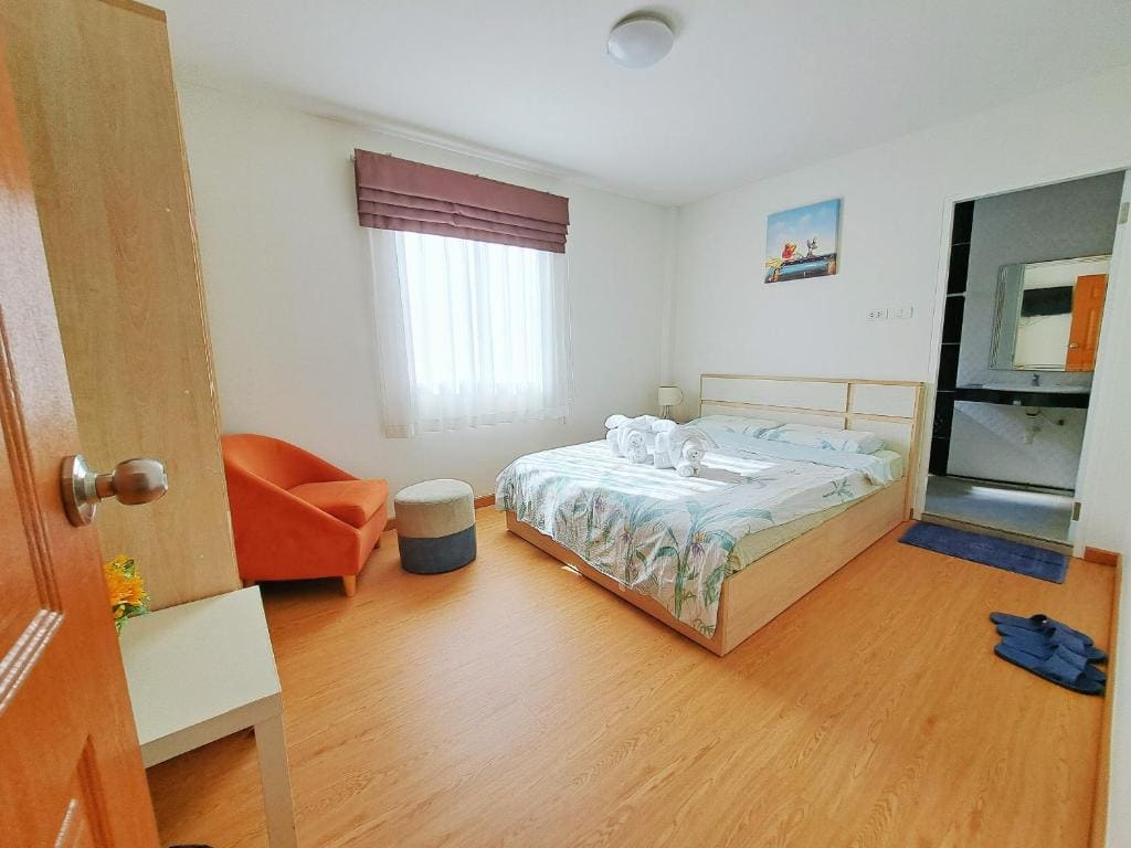 Queen Room room - Image 2