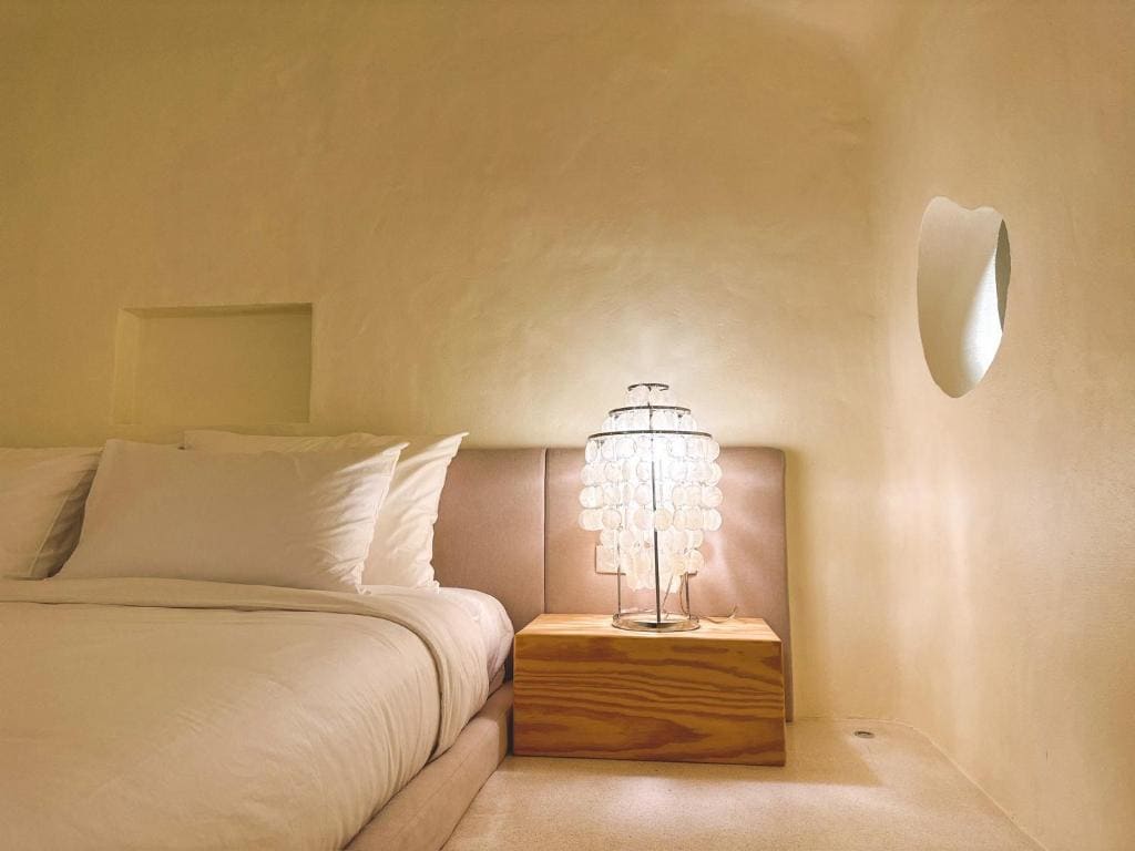Deluxe Queen Room room - Image 2