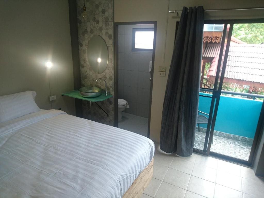 Deluxe Double Room with Balcony room - Image 3