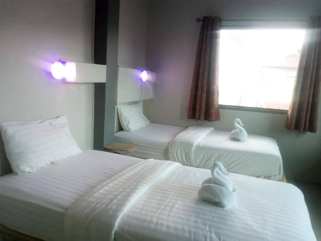 Deluxe Twin Room room - Image 3