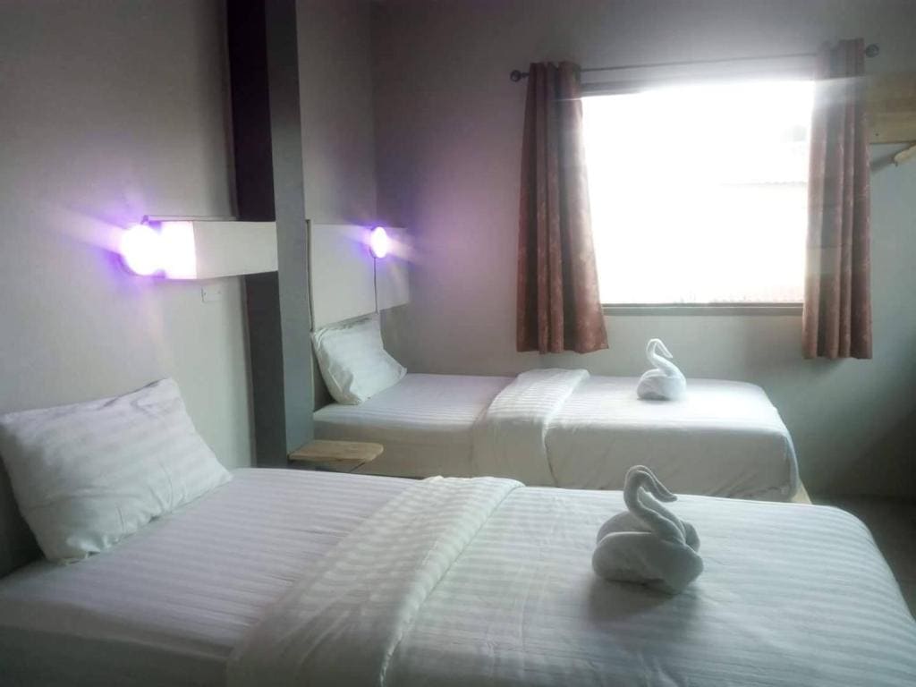 Deluxe Twin Room room - Image 1