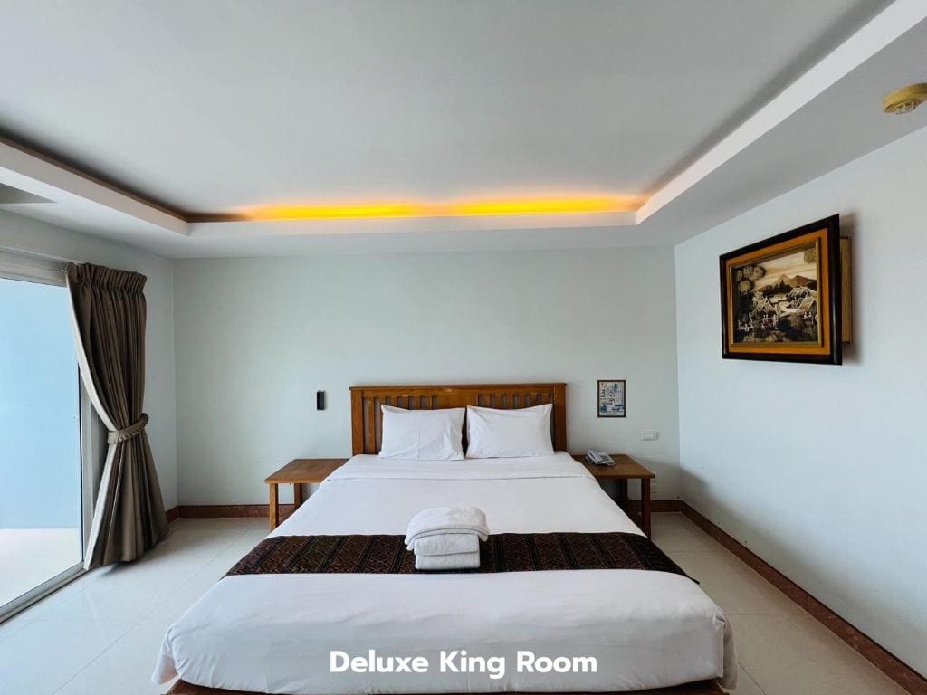 Deluxe Double Room with Balcony room - Image 2