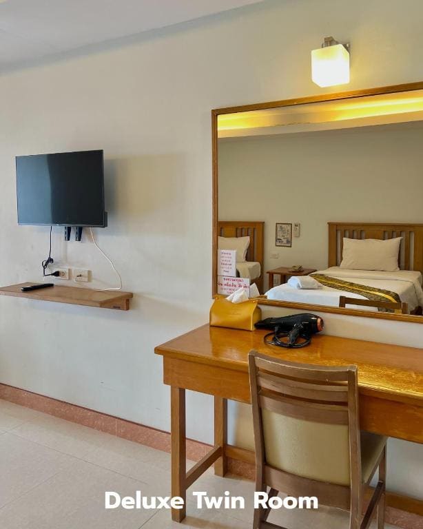 Twin Room with Balcony room - Image 2
