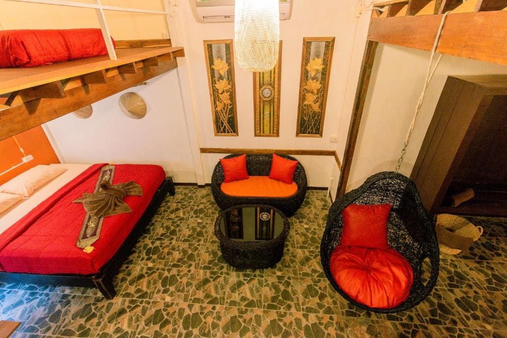 Deluxe Family Room room - Image 1