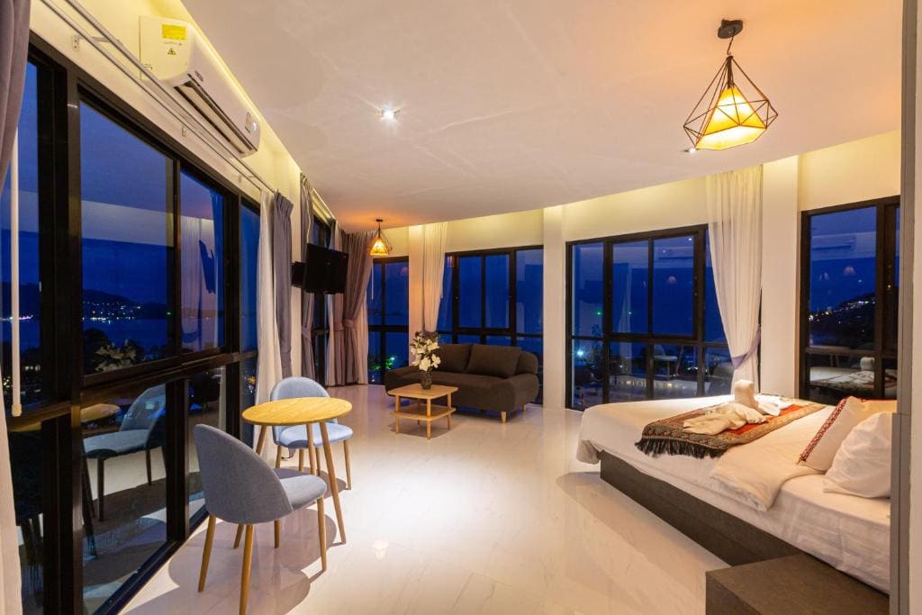 Superior Suite with Sea View room - Image 2