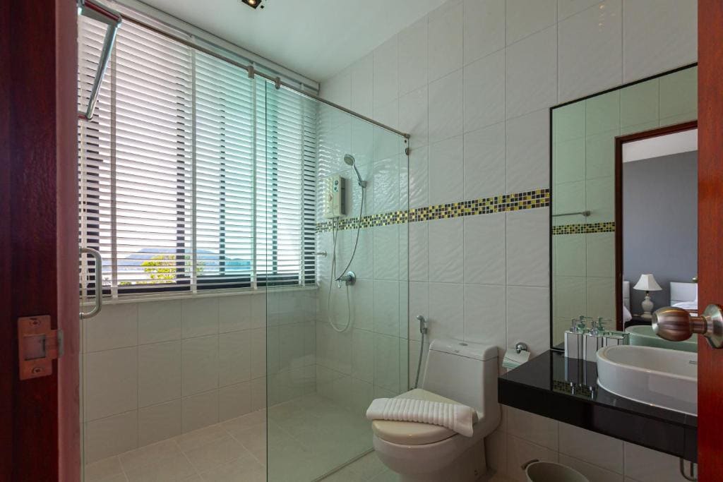 Standard Twin Room with Sea View room - Image 2