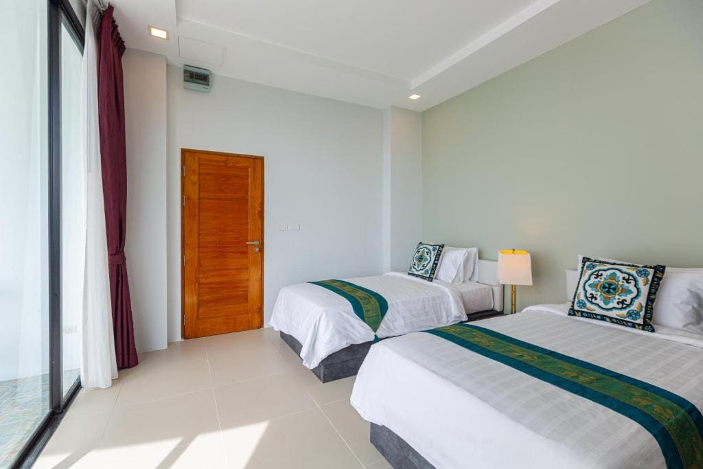 Superior Twin Room with Sea View room - Image 1
