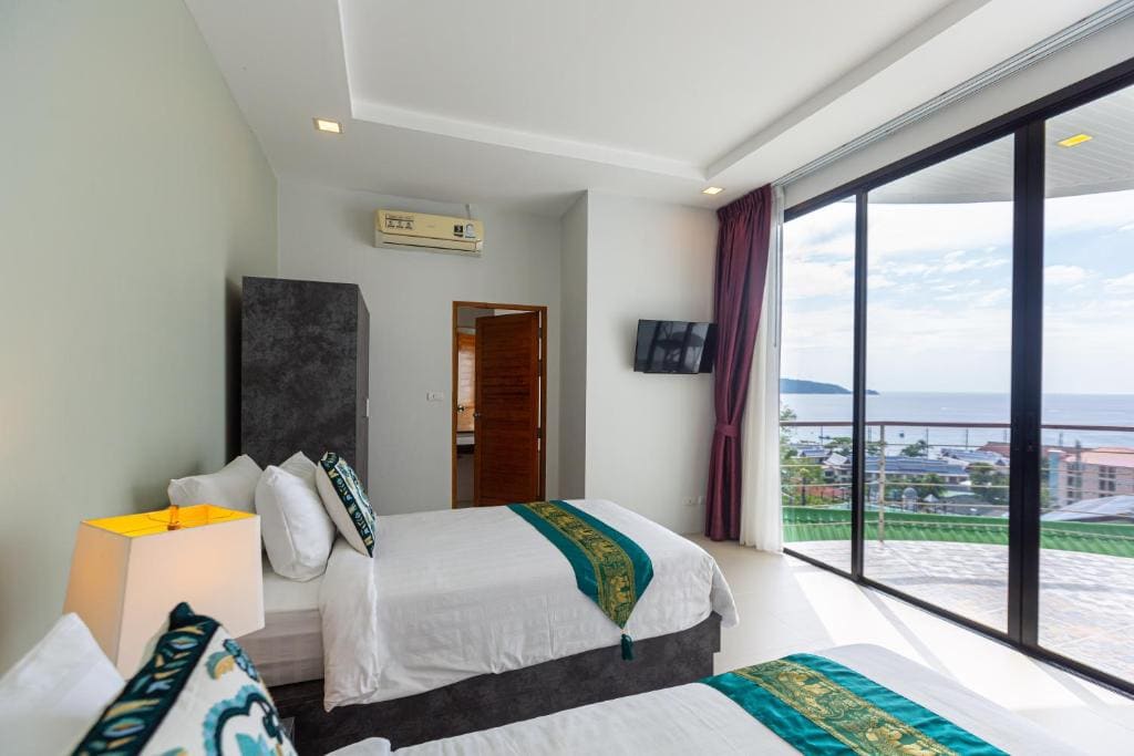 Superior Twin Room with Sea View room - Image 2