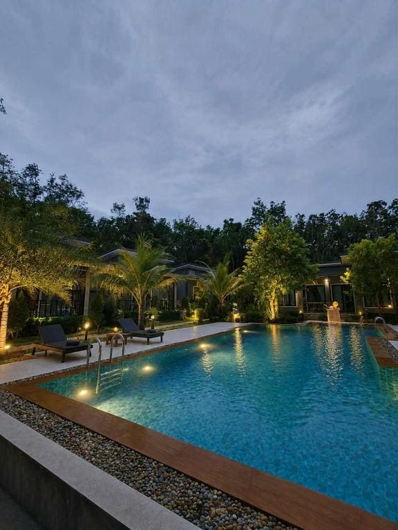 Deluxe Bungalow with Garden View room - Image 3