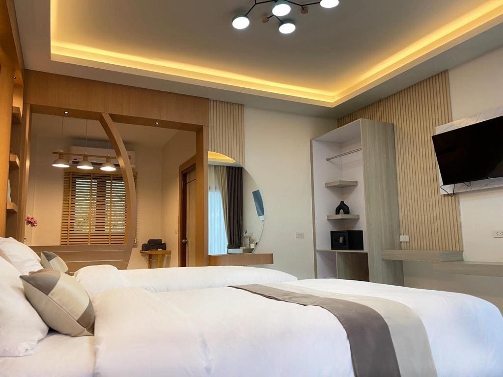Deluxe King Room room - Image 2