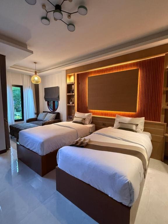 Deluxe Twin Room room - Image 3