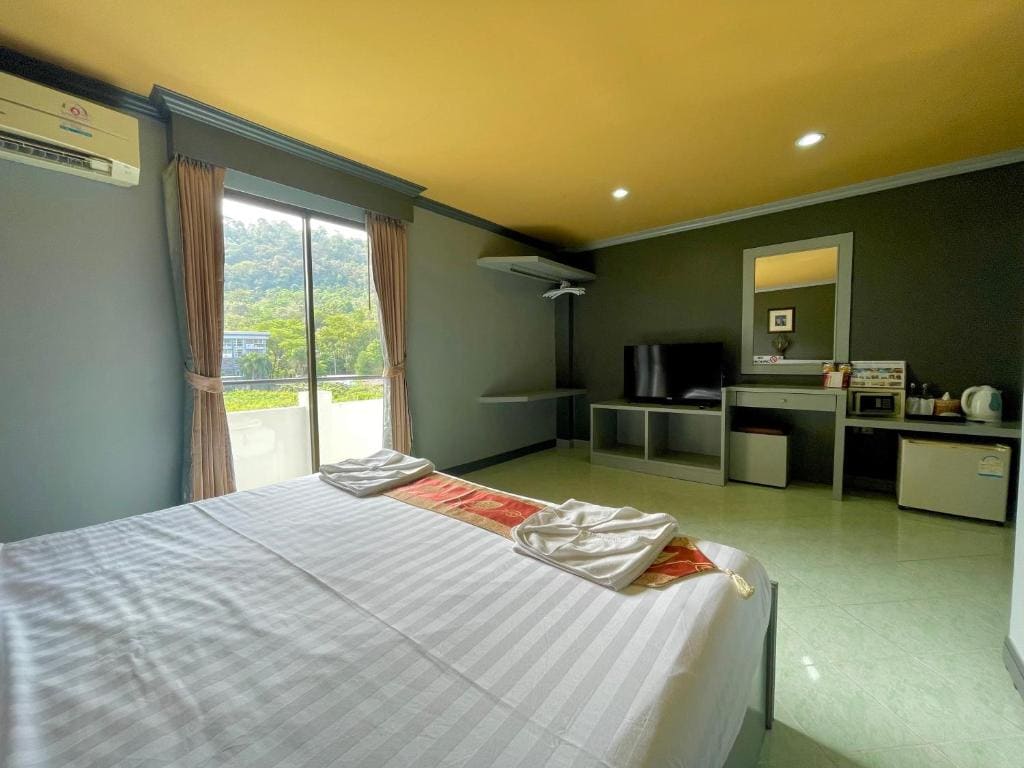 Budget Double Room - No Window room - Image 3