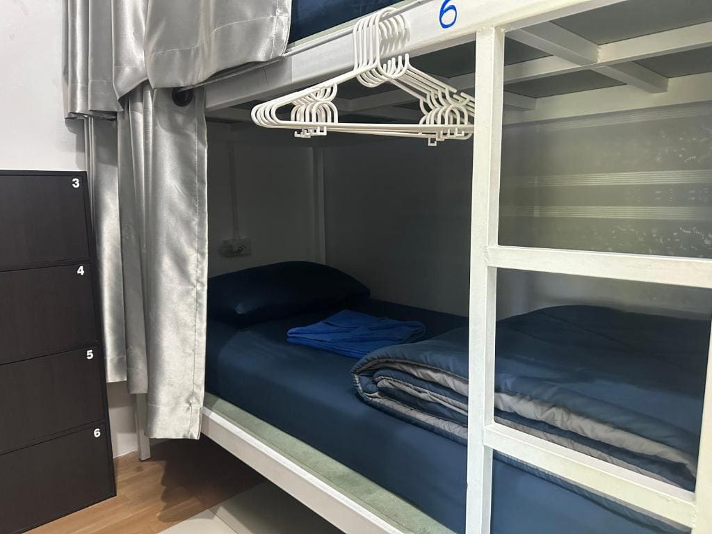 Bunk Bed in Mixed Dormitory Room room - Image 2